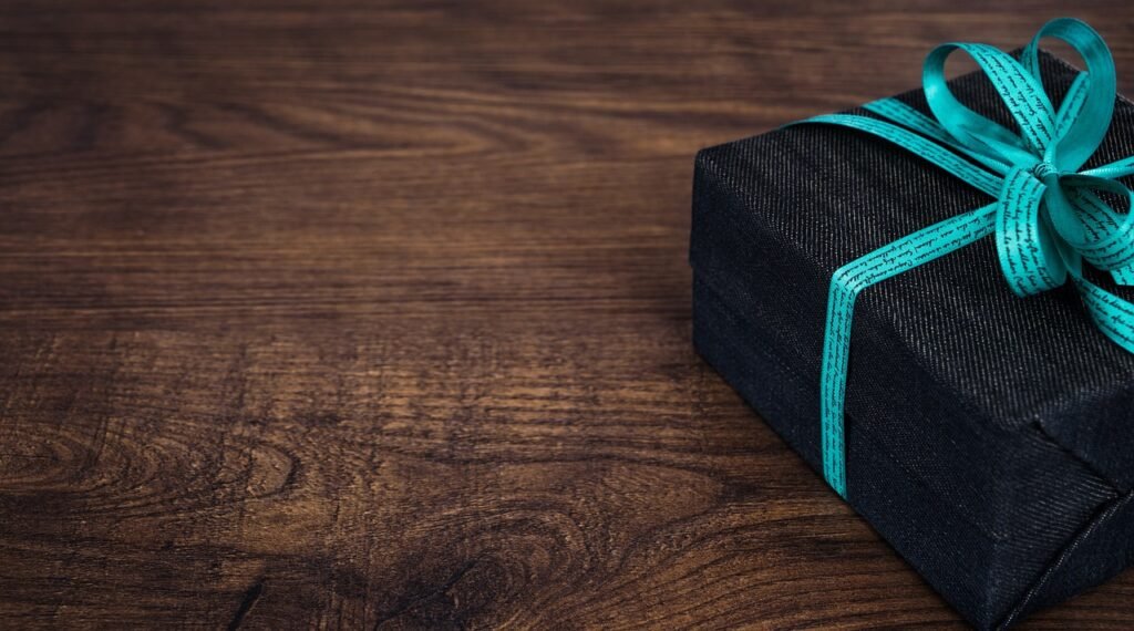 gift, present, wood, package, gift box, surprise, ribbon, bow, father's day, packaging, gift packaging, happy birthday, closeup, copy space, gift, gift, gift, gift, gift, present